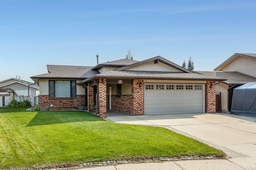 80 Carry Cres Se, Medicine Hat, AB, T1B3J8 | Card Image