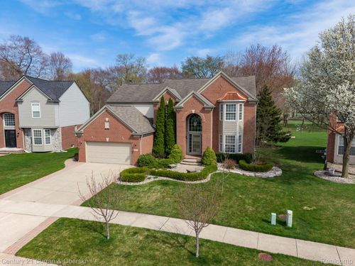 48742 Tanglewood Dr, Macomb, MI, 48044-2316 | Card Image