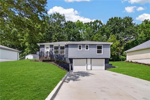 9310 Nw 68th St, Parkville, MO, 64152-2604 | Card Image