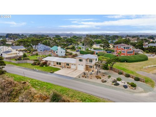 975 Ocean Dr Sw, Bandon, OR, 97411-9517 | Card Image