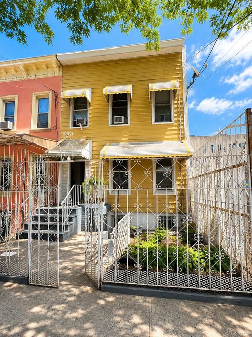 545 Logan St, Brooklyn, NY, 11208-2527 | Card Image