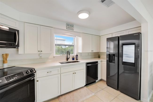 3 - 104 29 Th St, Condo with 2 bedrooms, 2 bathrooms and null parking in Holmes Beach FL | Image 12