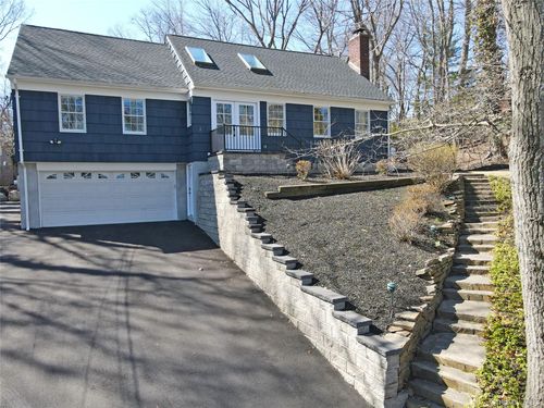 102 Longfellow Ln, Port Jefferson, NY, 11777-1612 | Card Image