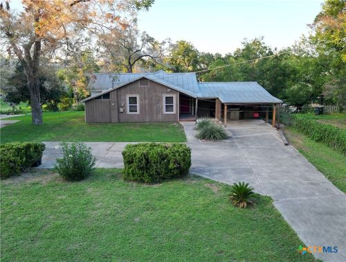 1695 Kuehler Ave, New Braunfels, TX, 78130-3825 | Card Image