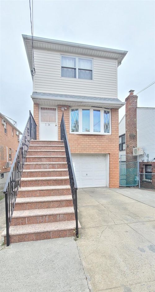 724 125th St, College Point, NY, 11356-1256 | Card Image