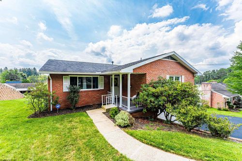 936 Pine Hill Dr, Fairmont, WV, 26554-3547 | Card Image