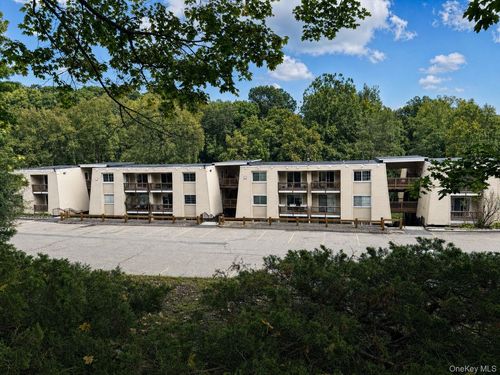 319 Fox Run Lane, Patterson, NY, 10512 | Card Image