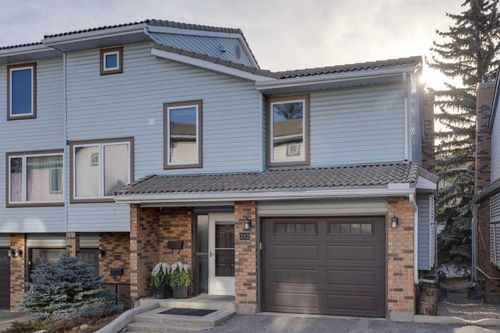 212 Coachway Lane Sw, Calgary, AB, T3H2V9 | Card Image