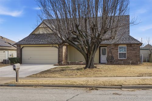 12021 Forest Pl, Jenks, OK, 74037-4226 | Card Image