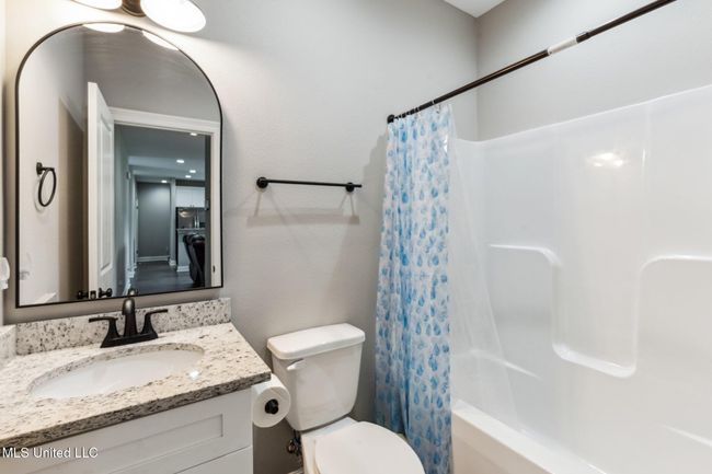Hall bath | Image 11