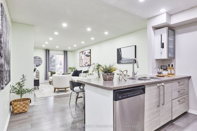 2 - 46 Petra Way, Condo with 2 bedrooms, 2 bathrooms and 2 parking in Whitby ON | Image 7