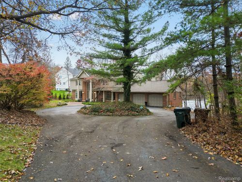 56853 Mount Vernon Rd, Shelby Twp, MI, 48316-4829 | Card Image
