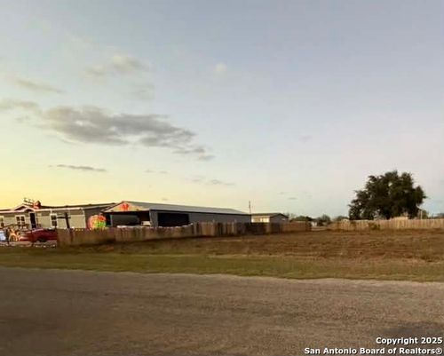 17&amp;16 Merle, Dilley, TX, 78017 | Card Image