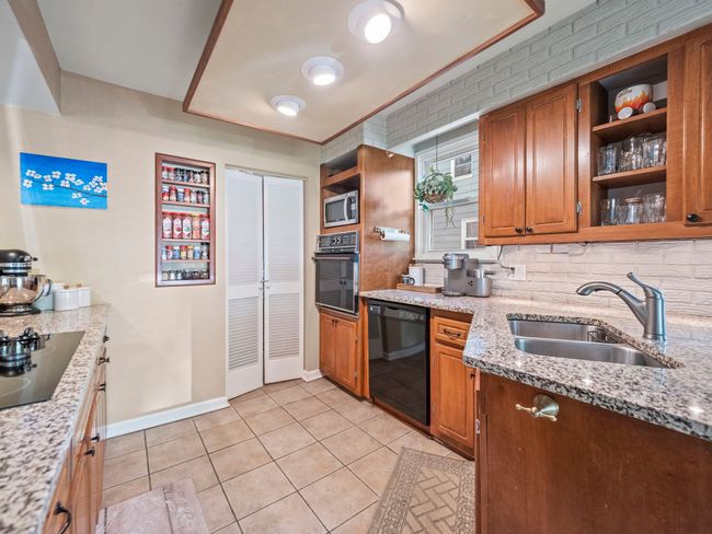 2918 N Main St, House other with 3 bedrooms, 2 bathrooms and null parking in Royal Oak MI | Image 7