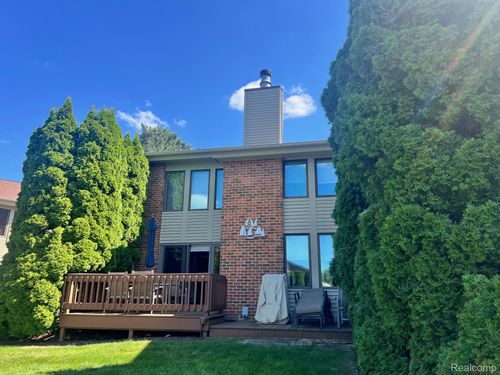 2198 Bowles St, Fenton, MI, 48430-8818 | Card Image