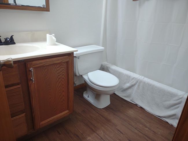 Ensuite main floor bathroom | Image 36
