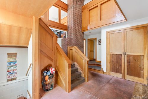 31 Marys Ln, Centerport, NY, 11721-1159 | Card Image