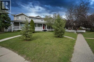 42 Green Meadow Cres, Townhouse with 3 bedrooms, 3 bathrooms and 2 parking in Strathmore AB | Image 1