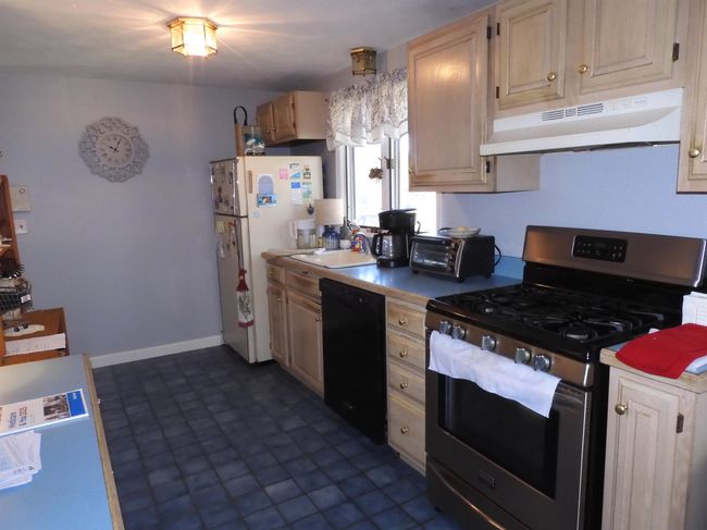 87 N Lowell Rd, House other with 3 bedrooms, 1 bathrooms and null parking in Windham NH | Image 11