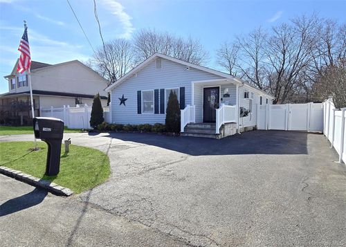 1462 Claas Ave, Holbrook, NY, 11741-5720 | Card Image