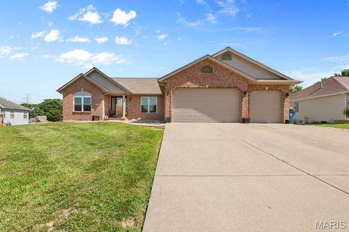 125 Oak Hill Dr, Maryville, IL, 62062-6481 | Card Image