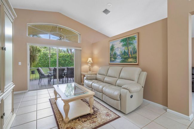 9594 Arbor View Dr, House other with 3 bedrooms, 2 bathrooms and null parking in Boynton Beach FL | Image 6