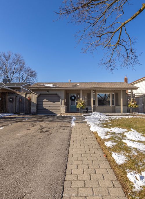26 Royal Orchard Cres, Saint Catharines, ON, L2N4E9 | Card Image