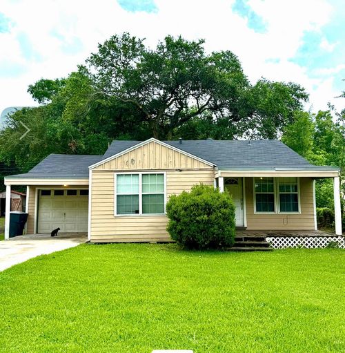 6162 East Dr, Groves, TX, 77619-4403 | Card Image