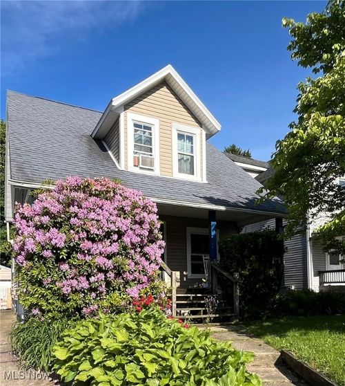 749 Elma St, Akron, OH, 44310-3027 | Card Image