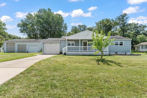 817 Old Route 47, Monticello, IL, 61856-8114 | Card Image