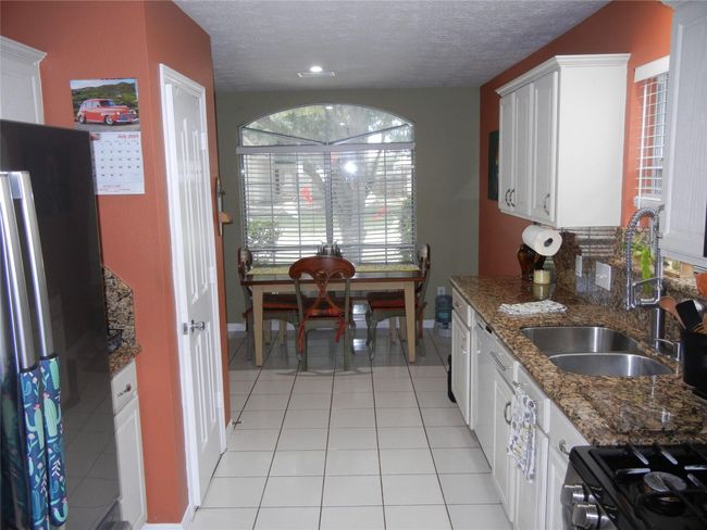 Lovely kitchen with granite, under mount sink, recessed lights, walk-in pantry. | Image 18