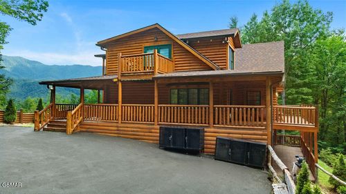 556 Thissa Way, Gatlinburg, TN, 37738 | Card Image