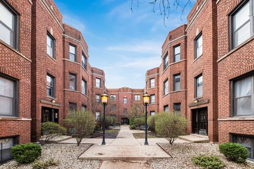 1n-901 W Cornelia Ave, Chicago, IL, 60657-1769 | Card Image