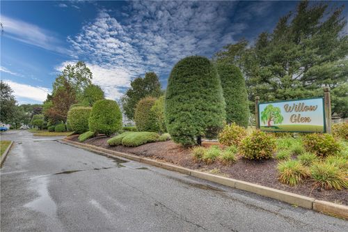 81-1 Willow Glen Cir, Warwick, RI, 02889-8300 | Card Image