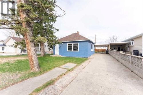 448 Crescent Ave, Picture Butte, AB, T0K1V0 | Card Image