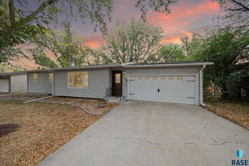 108 S Needles Dr Drive, Brandon, SD, 57005 | Card Image