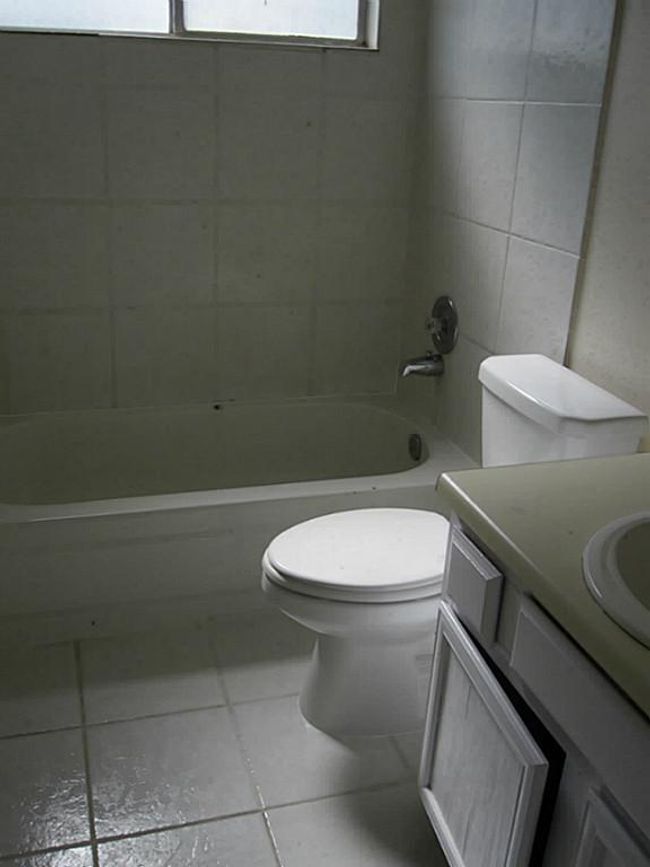 Nice tile in 2nd bathroom tub and floor area too! | Image 13