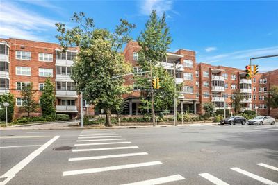 114 - 1 Kensington Gate, Home with 2 bedrooms, 2 bathrooms and 1 parking in Great Neck NY | Image 3