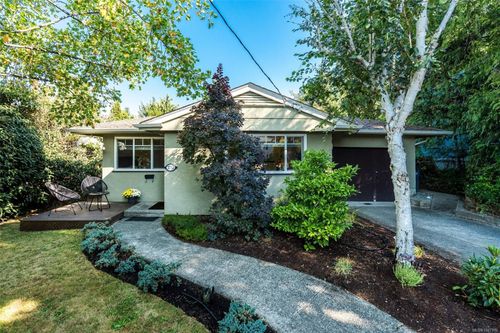 1752 Kisber Ave, Victoria, BC, V8P2W7 | Card Image