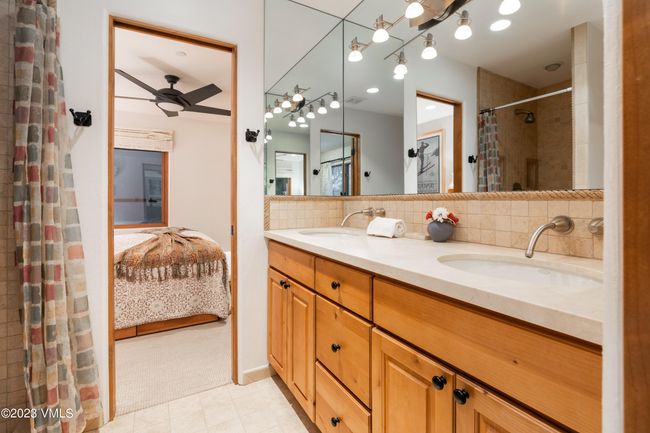 222 - 684 W Lionshead Cir, Condo with 5 bedrooms, 6 bathrooms and 2 parking in Vail CO | Image 16