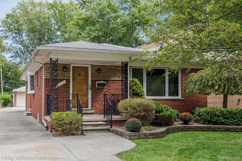 3979 Grindley Park St, Dearborn Heights, MI, 48125-2219 | Card Image