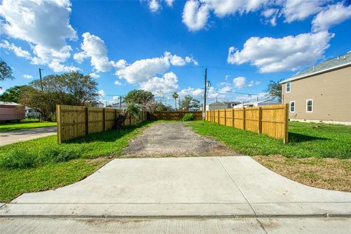 142 Flamingo Bight, Baytown, TX, 77523 | Card Image