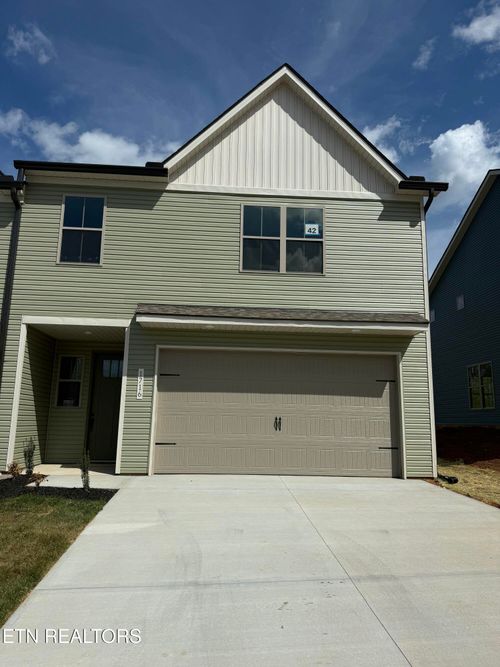 1716 Bennett Village Dr, Maryville, TN, 37804-2100 | Card Image