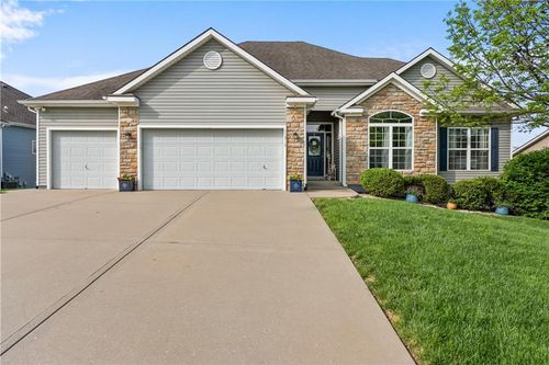 10312 N Hedges Ave, Kansas City, MO, 64157-7709 | Card Image