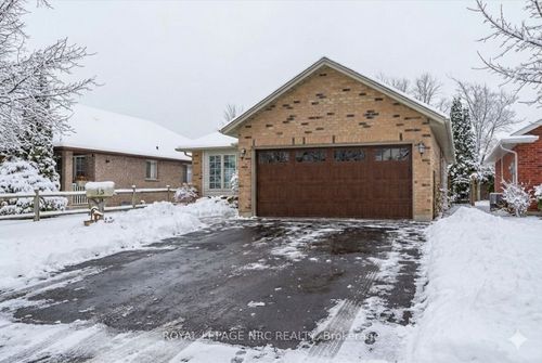 13 Tanner Dr, Fonthill, ON, L0S1E4 | Card Image