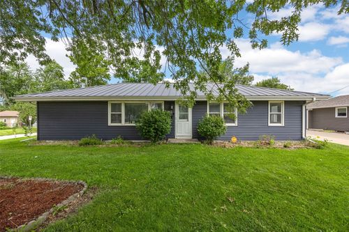 2902 14th Ave, Marion, IA, 52302-1522 | Card Image