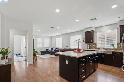 5659 Daylily St, Newark, CA, 94560-4884 | Card Image