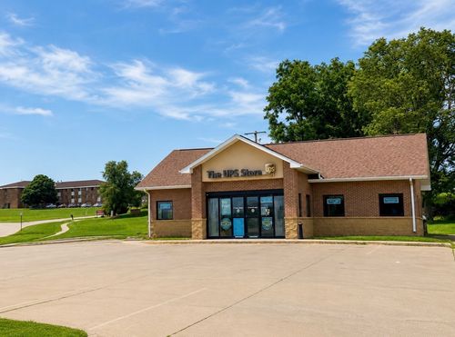 125 W Merle Hibbs Blvd, Marshalltown, IA, 50158-4795 | Card Image