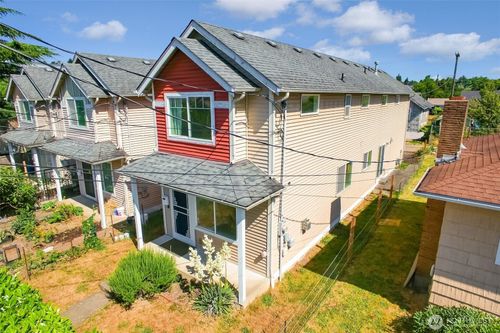 3910 S Holly St, Seattle, WA, 98118-3201 | Card Image