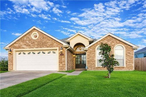 5011 Blue Ash Drive, New Orleans, LA, 70128 | Card Image